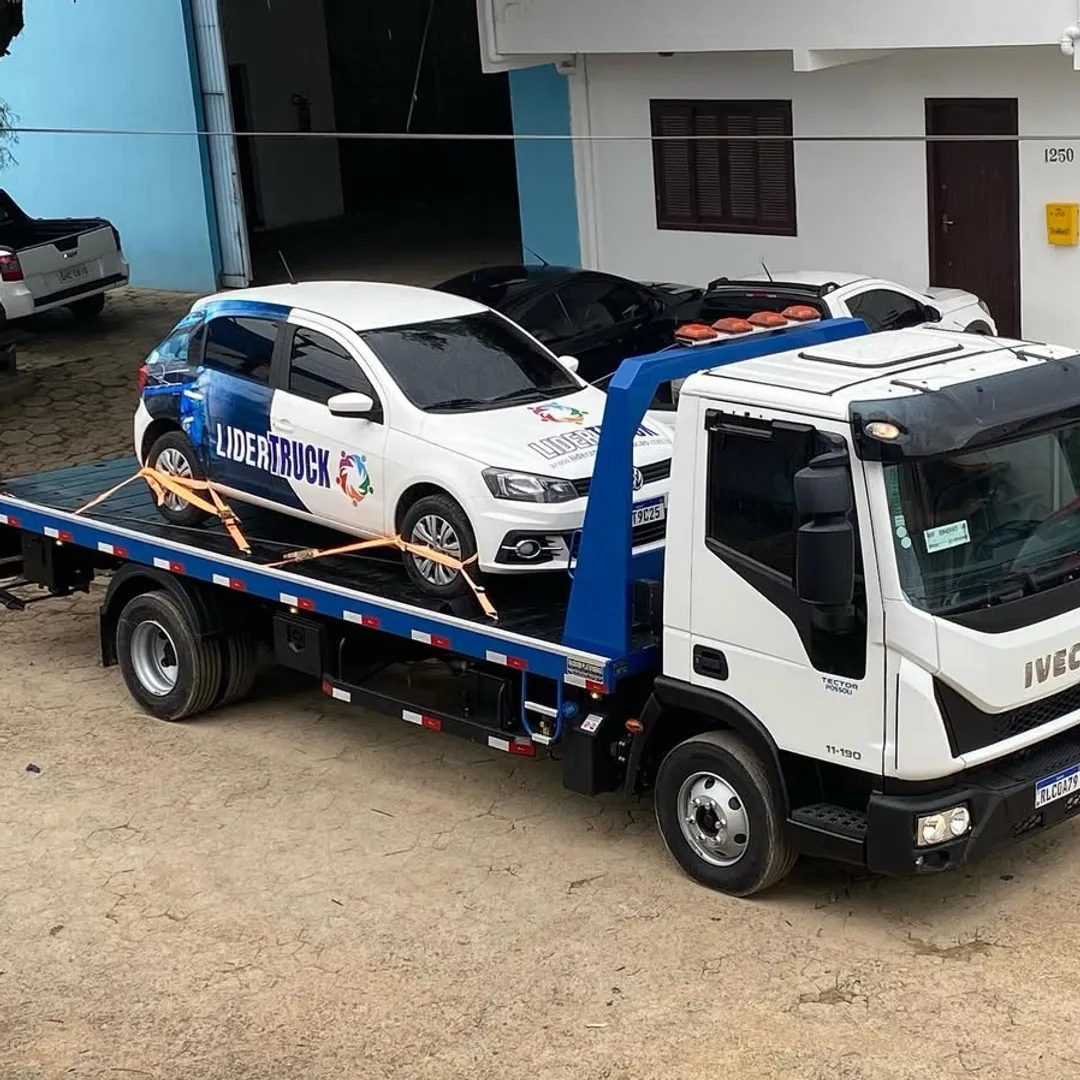 LiderTruck Iveco com veículo na plataforma