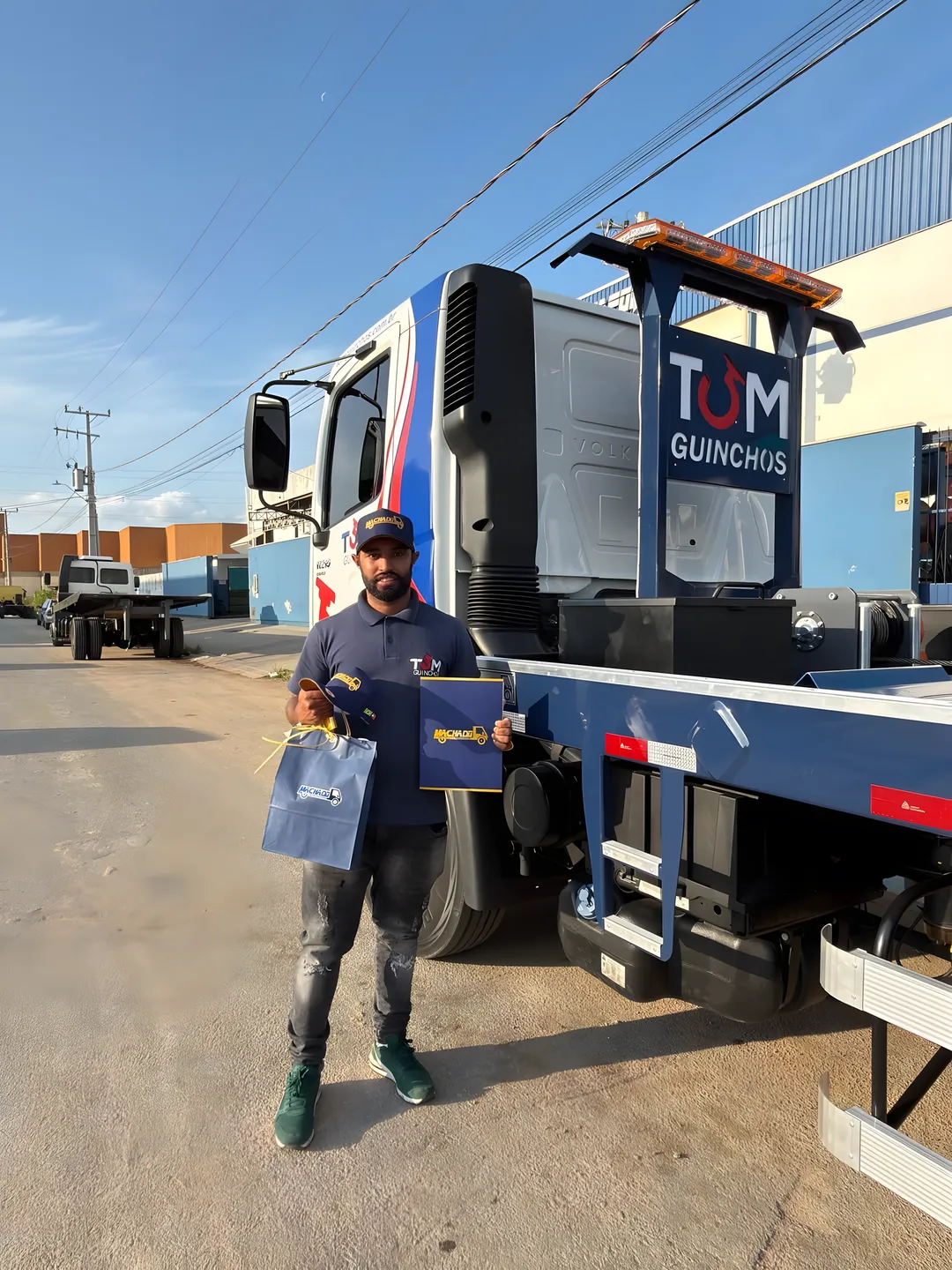Guincho equipado com plataforma Machado entregue